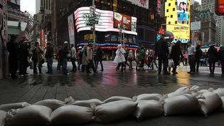 L'huracà Sandy amenaça 50 milions de persones en el terç oriental dels EUA, i s'espera que porti dies de pluja, forts vents i neu/ GETTY IMAGES/ Spencer Platt