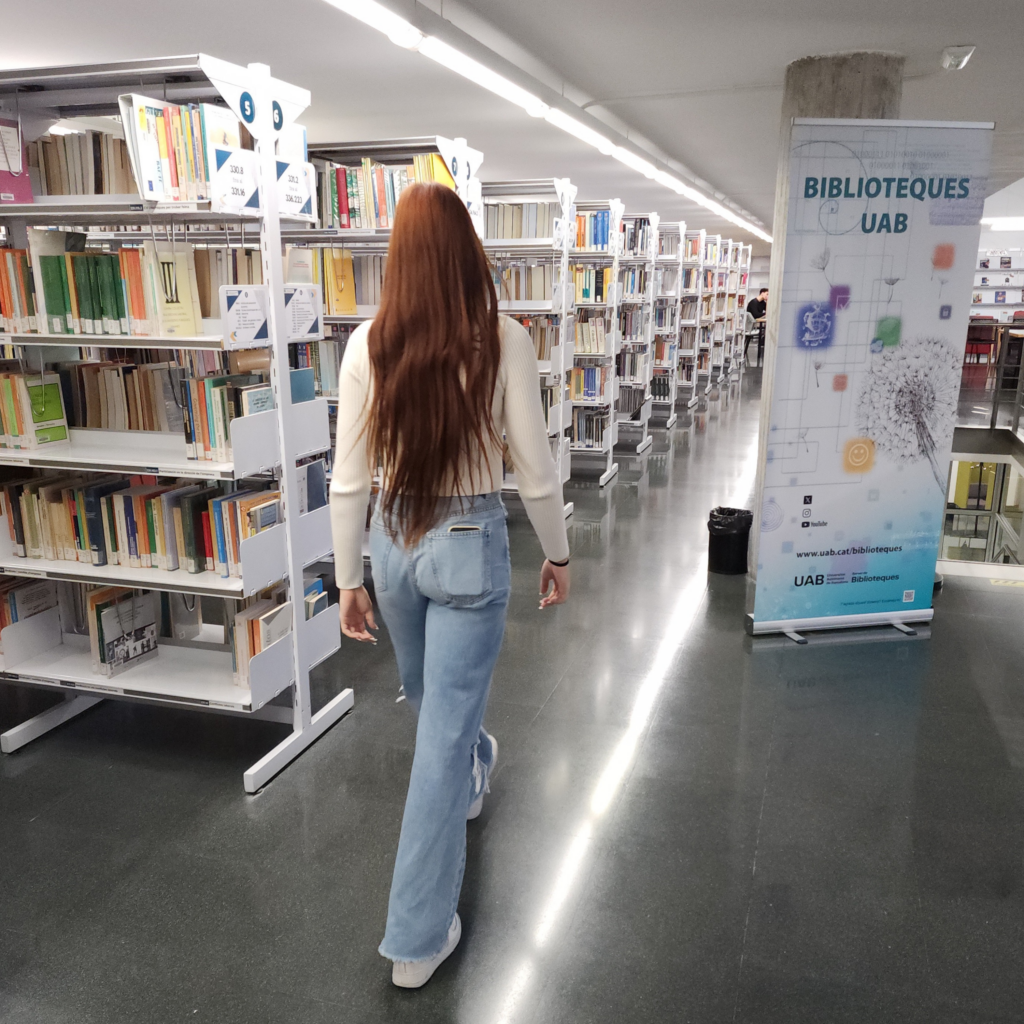 Fotografia interior d'un biblioteca
