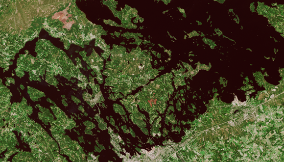Monitoring the reach of lake tributaries provides valuable information on the risk of pollution, improves drinking water production and preserves environmental sustainability. Lake Pien-Saimaa, in southern Finland. Image: Sentinel 2 satellite, in real color, from Copernicus.