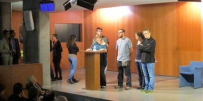 Cinc estudiants han pogut llegir un manifest davant d'Andreu Mas-Colell   @ESTENLLUITA