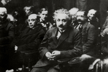 Retrat d'Albert Einstein a l'Escola Industrial de Barcelona.  28 de febrer de 1923. Arxiu General de la Diputaci&oacute; de Barcelona (AGDB)