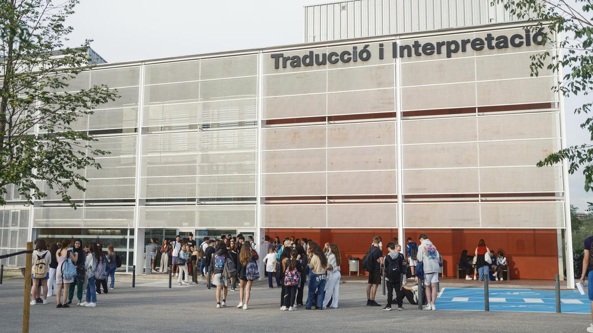 Facultad de Traducción de la UAB este junio, durante los exámenes de selectividad.