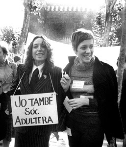 Maruja Torres i Montserrat Roig. Manifestació Feminista, 1976