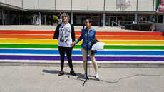 Pintada de la bandera LGTBI a les escales de la Pla�a C�vica