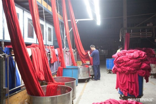 Fabrica de teñido de ropa en China