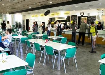 Durant el període d’exàmens, enguany obrirà la cafeteria de Ciències Socials, com a prova pilot, els següents caps de setmana: Dissabte: 27 de maig Diumenge: 28 de maig Dissabte: 3 [&hellip;]