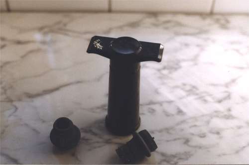 tapon.jpg (11619 bytes)