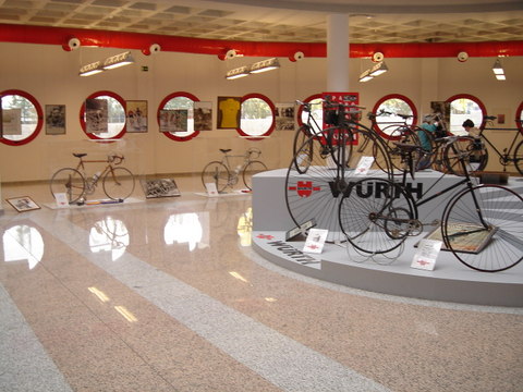 8c28.jpg (51861 bytes)