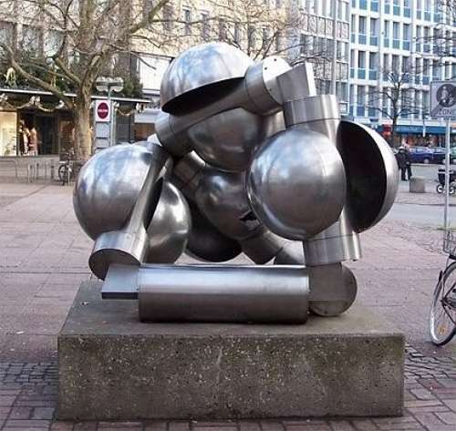 estatua34b.jpg (41326 bytes)