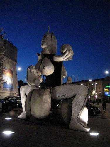 estatua38b.jpg (21785 bytes)