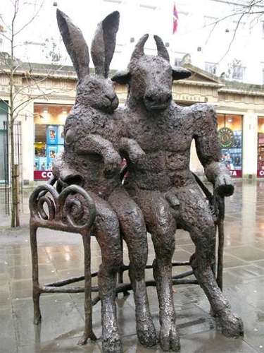 estatua20b.jpg (34071 bytes)